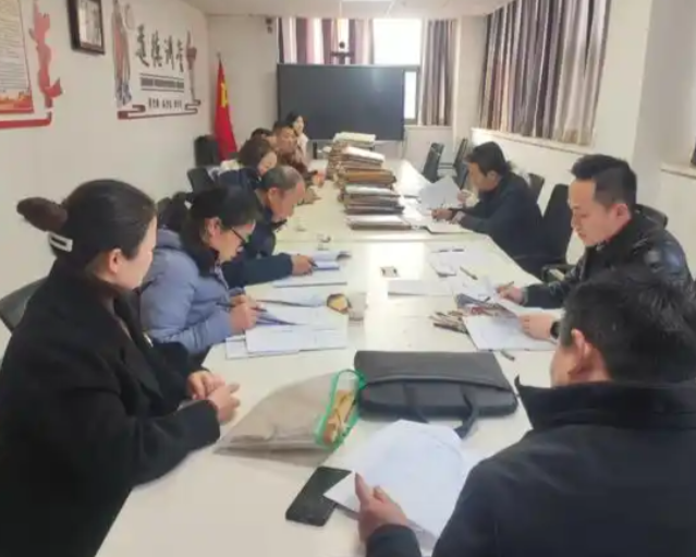 以教育教育思维研讨中心为依托进一步深化教育教育思维的研讨 以教育教育思维研讨中心为依托进一步深化教育教育思维的研讨